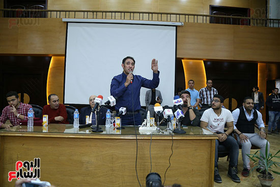 عمرو مصطفى فى ندوة فنية بجامعة عين شمس (36)