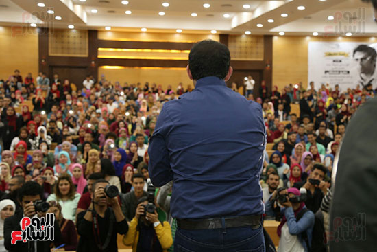 عمرو مصطفى فى ندوة فنية بجامعة عين شمس (14)