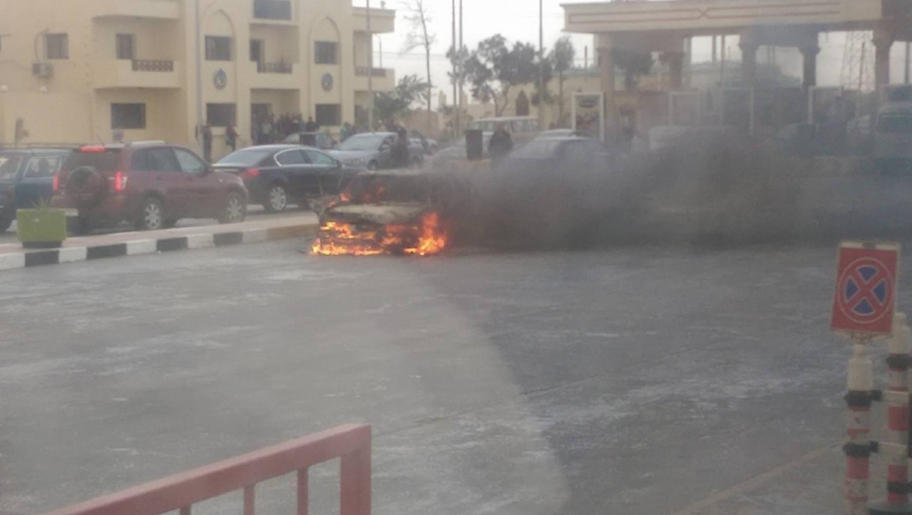 تفحم سيارة بطريق مصر إسماعيلية