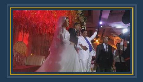 العريس مؤمن زكريا مع عبد الباسط حمودة