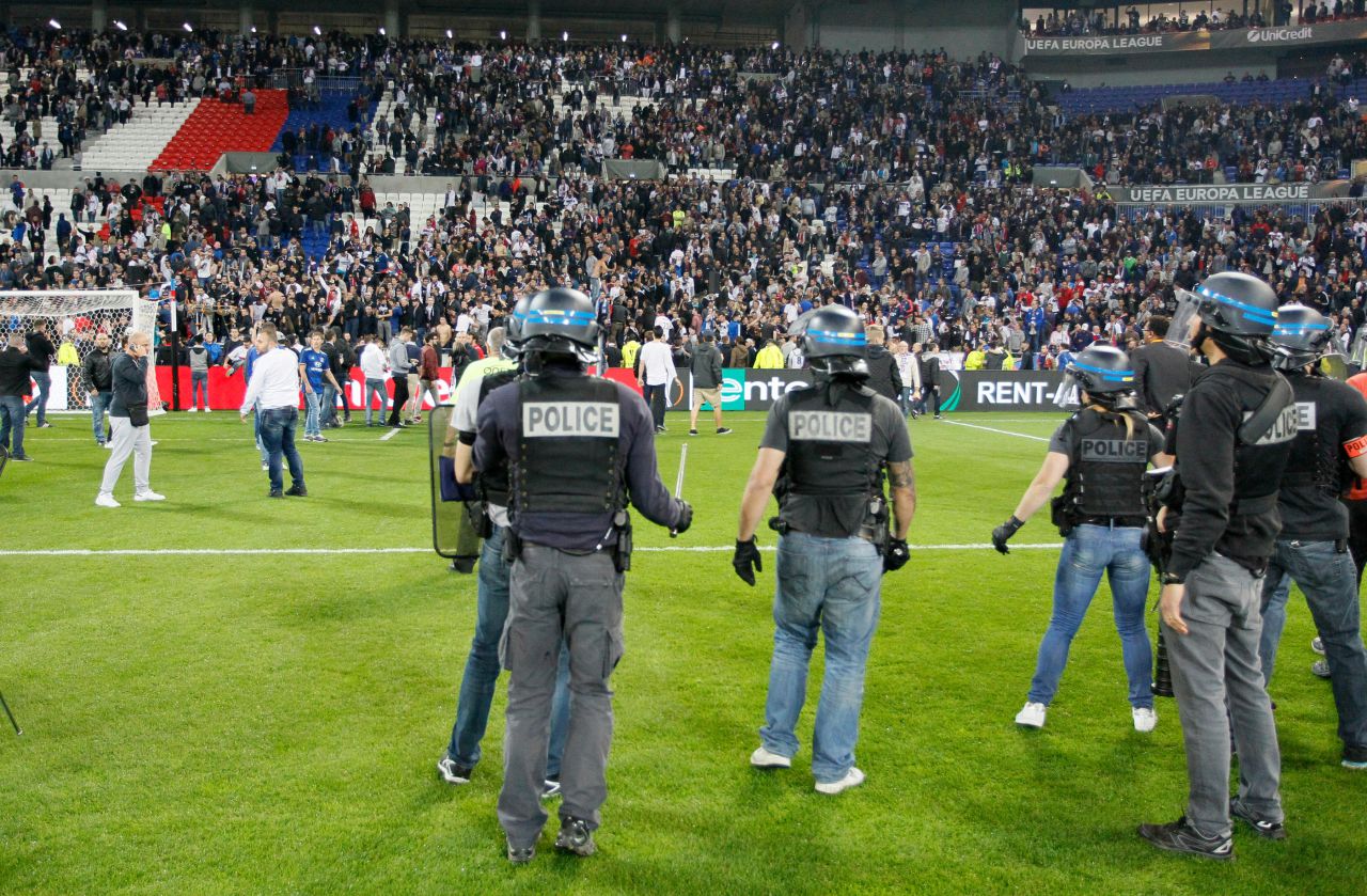 الشرطة الفرنسية تحاول السيطرة على فوضى شغب تركيا