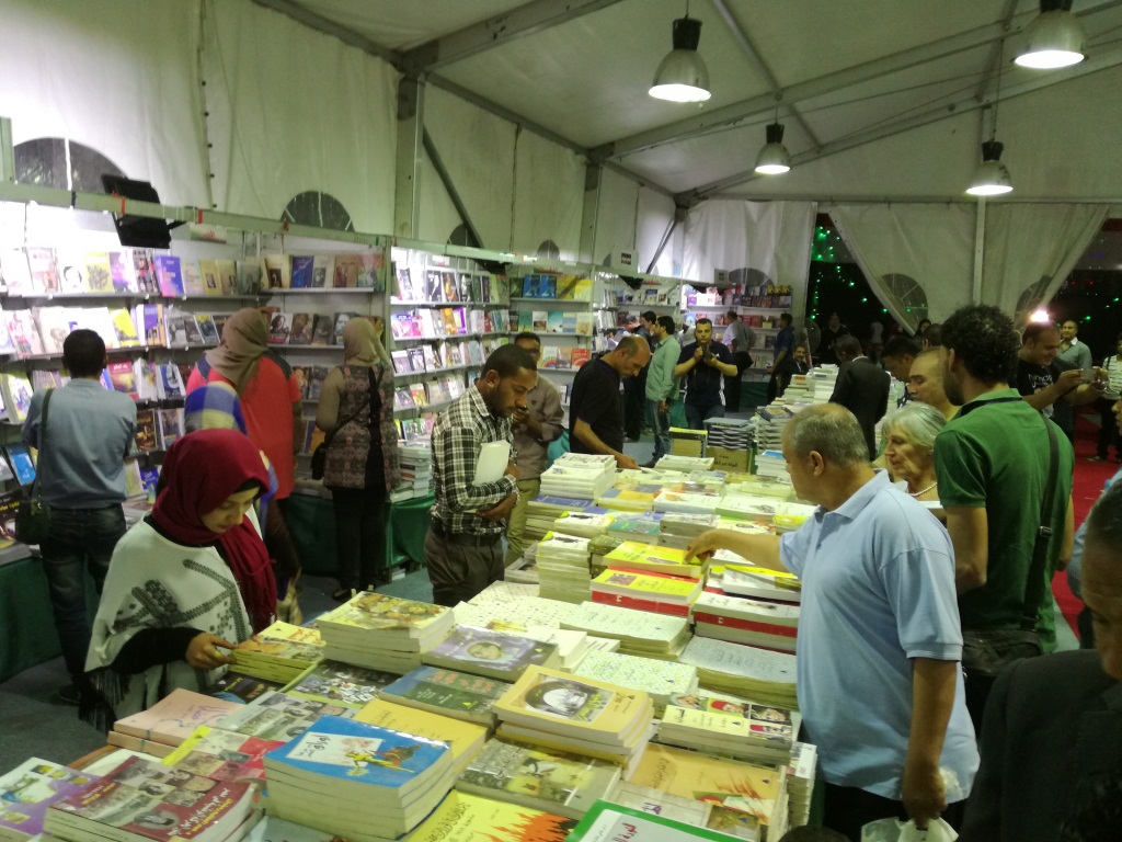 1- إقبال مميز باليوم الثاني في معرض الأقصر الدولي للكتاب بميدان أبوالحجاج