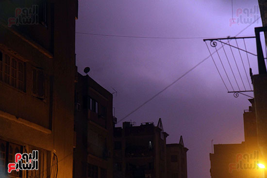 البرق والرعد يضربان سماء العاصمة.. واستمرار سقوط الأمطار الغزيرة (3)
