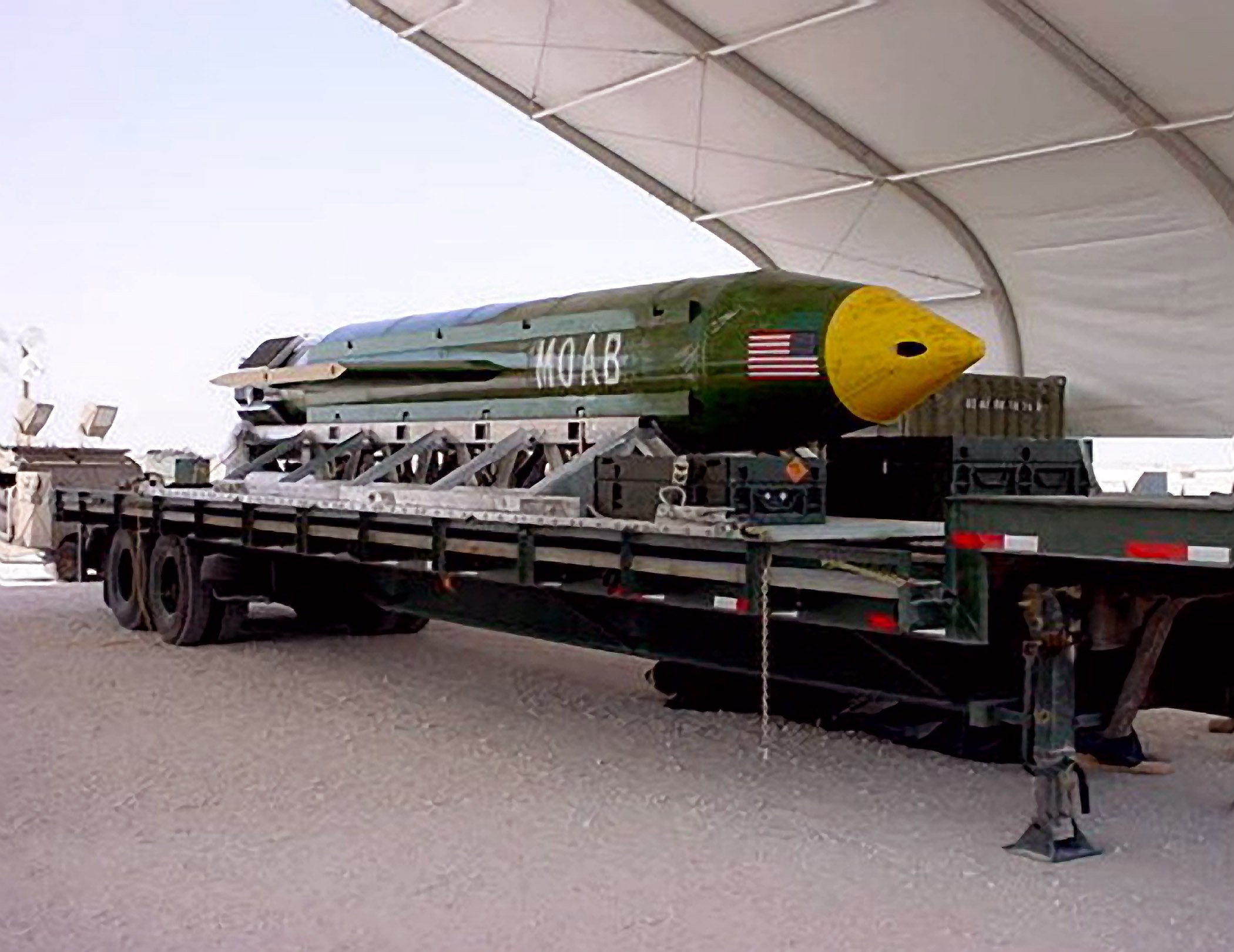 "أم القنابل" داخل دشم القوات الجوية الأمريكية