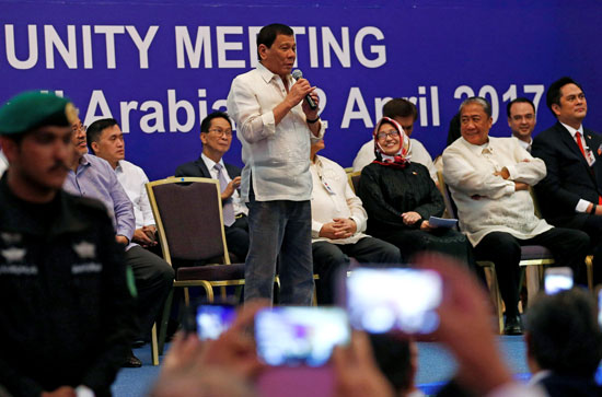 رئيس-الفلبين-خلال-مؤتمر-صحفى-فى-السعودية
