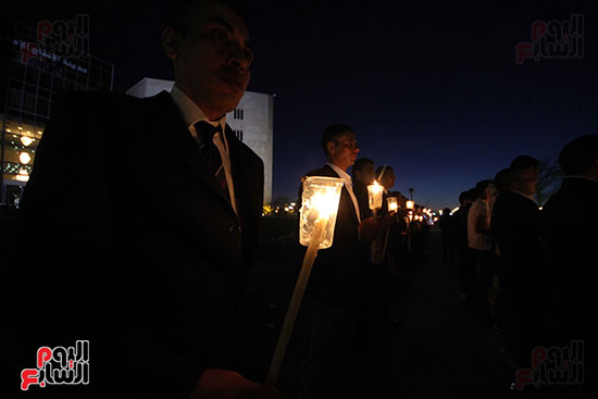 وقفة بالشموع أمام مدينة الإنتاج الإعلامى لتأبين ضحايا الكنيستين (33)