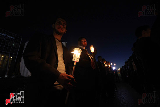وقفة بالشموع أمام مدينة الإنتاج الإعلامى لتأبين ضحايا الكنيستين (34)