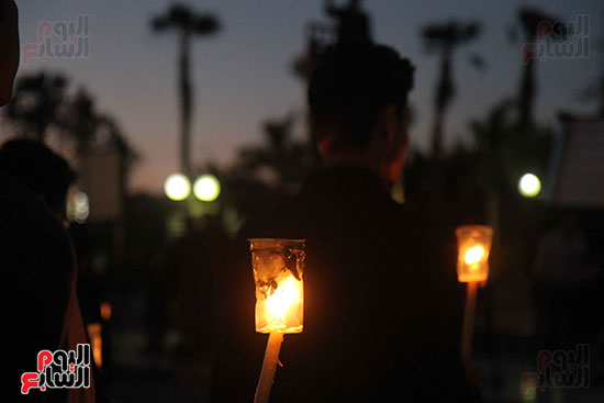 وقفة بالشموع أمام مدينة الإنتاج الإعلامى لتأبين ضحايا الكنيستين (16)