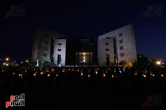 وقفة بالشموع أمام مدينة الإنتاج الإعلامى لتأبين ضحايا الكنيستين (44)