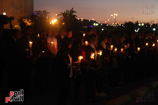 وقفة بالشموع أمام مدينة الإنتاج الإعلامى لتأبين ضحايا الكنيستين (19)