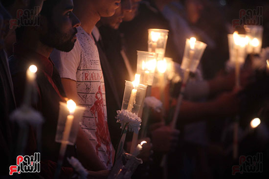 وقفة بالشموع أمام مدينة الإنتاج الإعلامى لتأبين ضحايا الكنيستين (42)