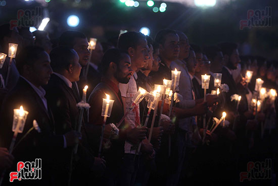 وقفة بالشموع أمام مدينة الإنتاج الإعلامى لتأبين ضحايا الكنيستين (40)