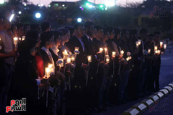وقفة بالشموع أمام مدينة الإنتاج الإعلامى لتأبين ضحايا الكنيستين (41)