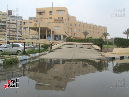 تجمع مياه الأمطار أمام فندق سونستا السياحى