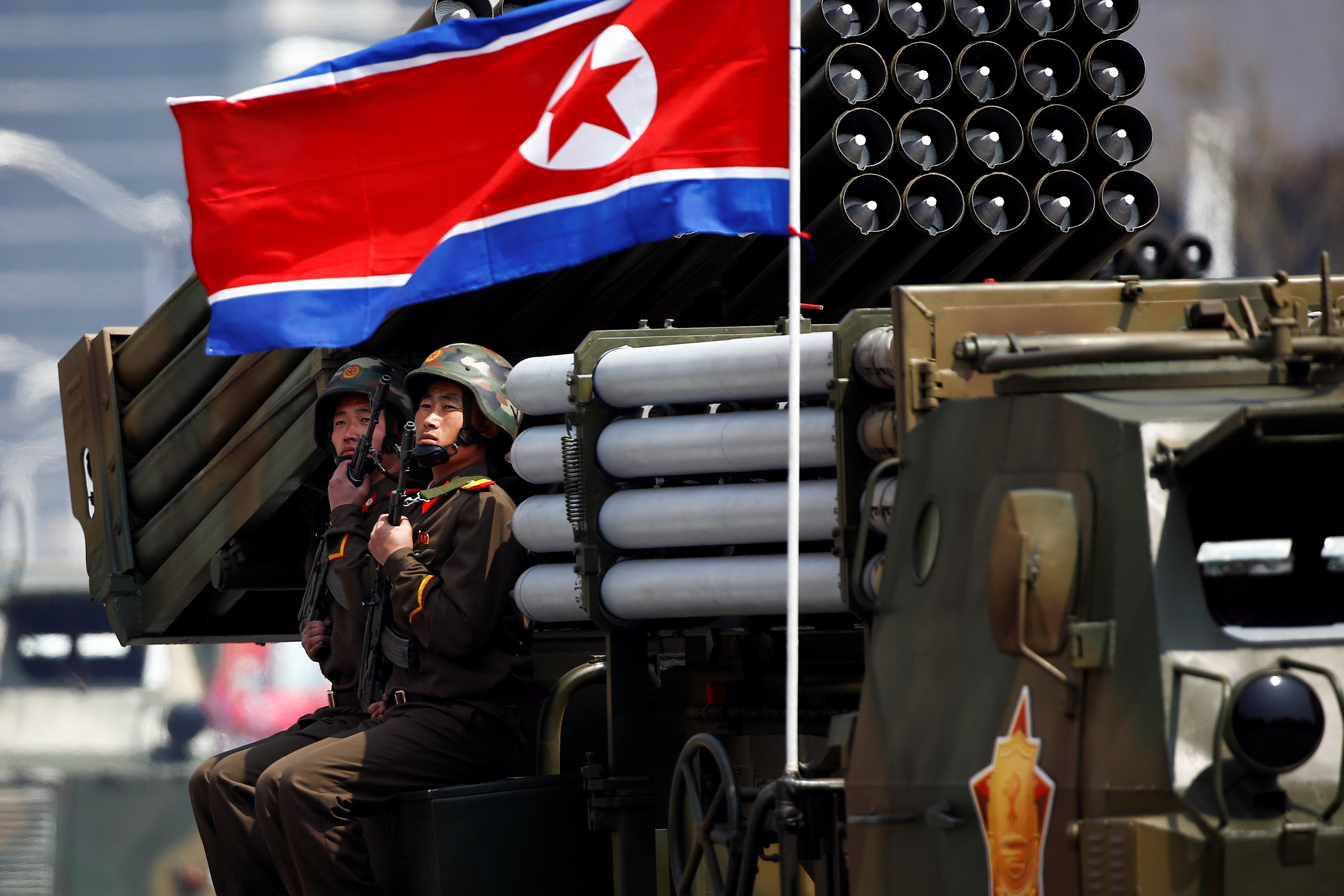 منصة صواريخ فى العرض العسكرى لكوريا الشمالية