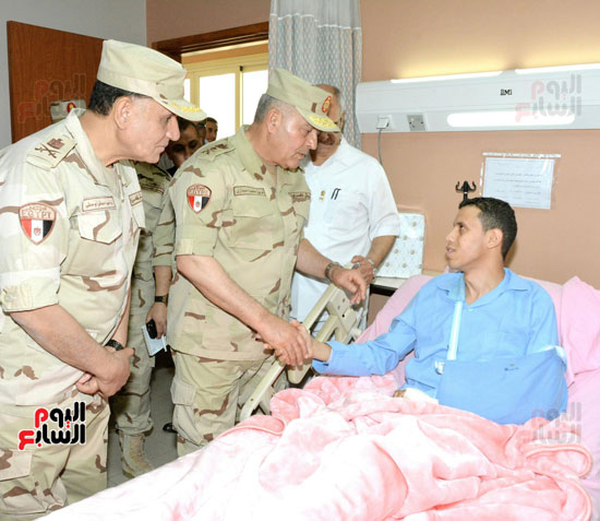 زيارة رئيس الاركان للمصابين