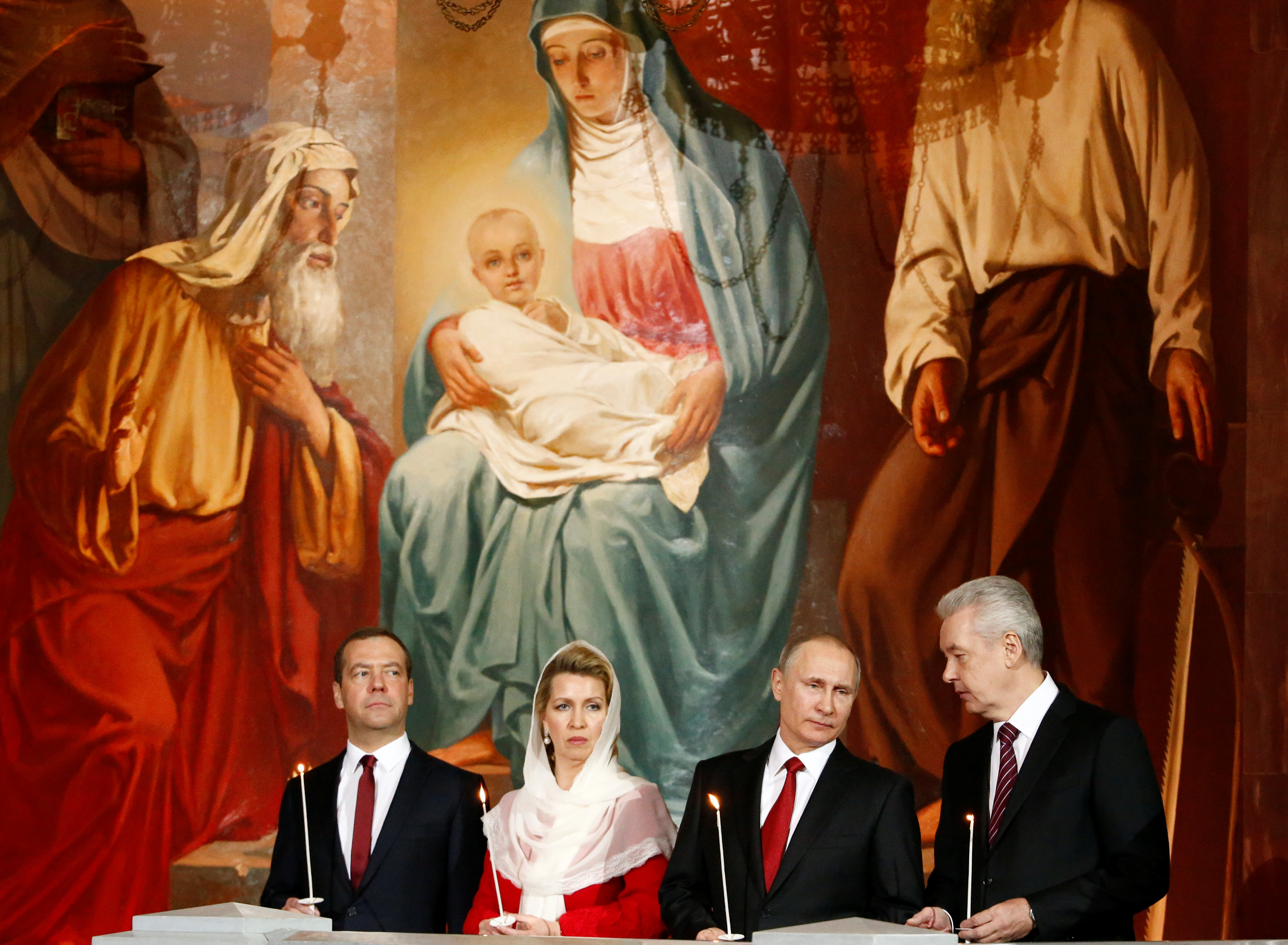 6ـ الرئيس الروسى وعمدة موسكو سيرجى سوبيانين ورئيس الوزراء ميدفيديف وزوجته سفيتلانا