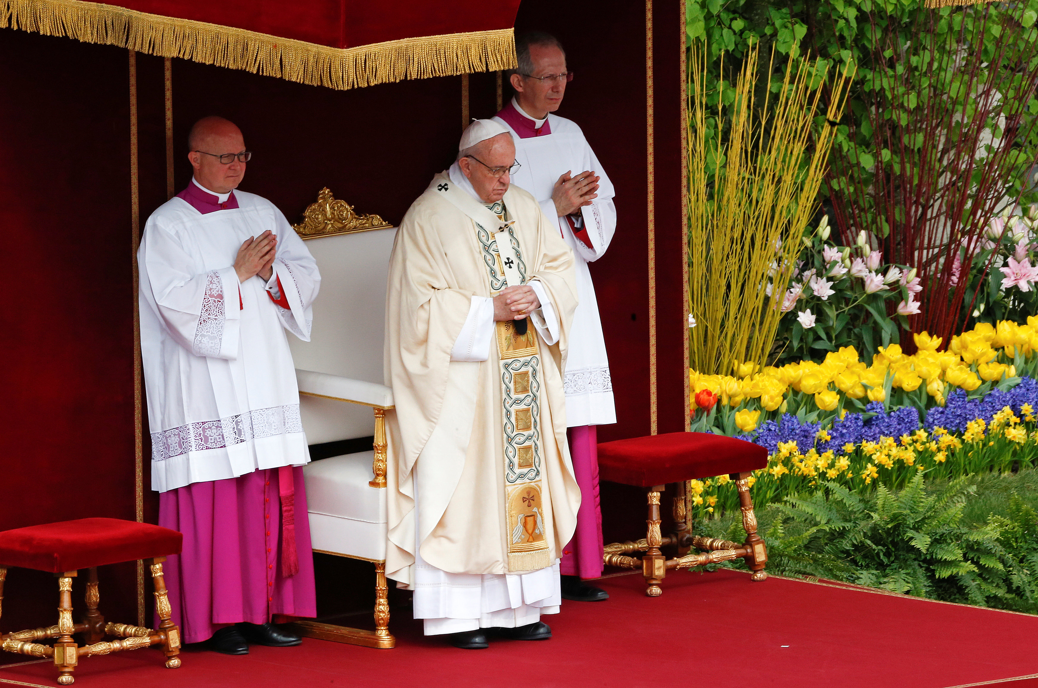البابا فرانسيس يقود كتلة عيد الفصح فى ساحة القديس بطرس