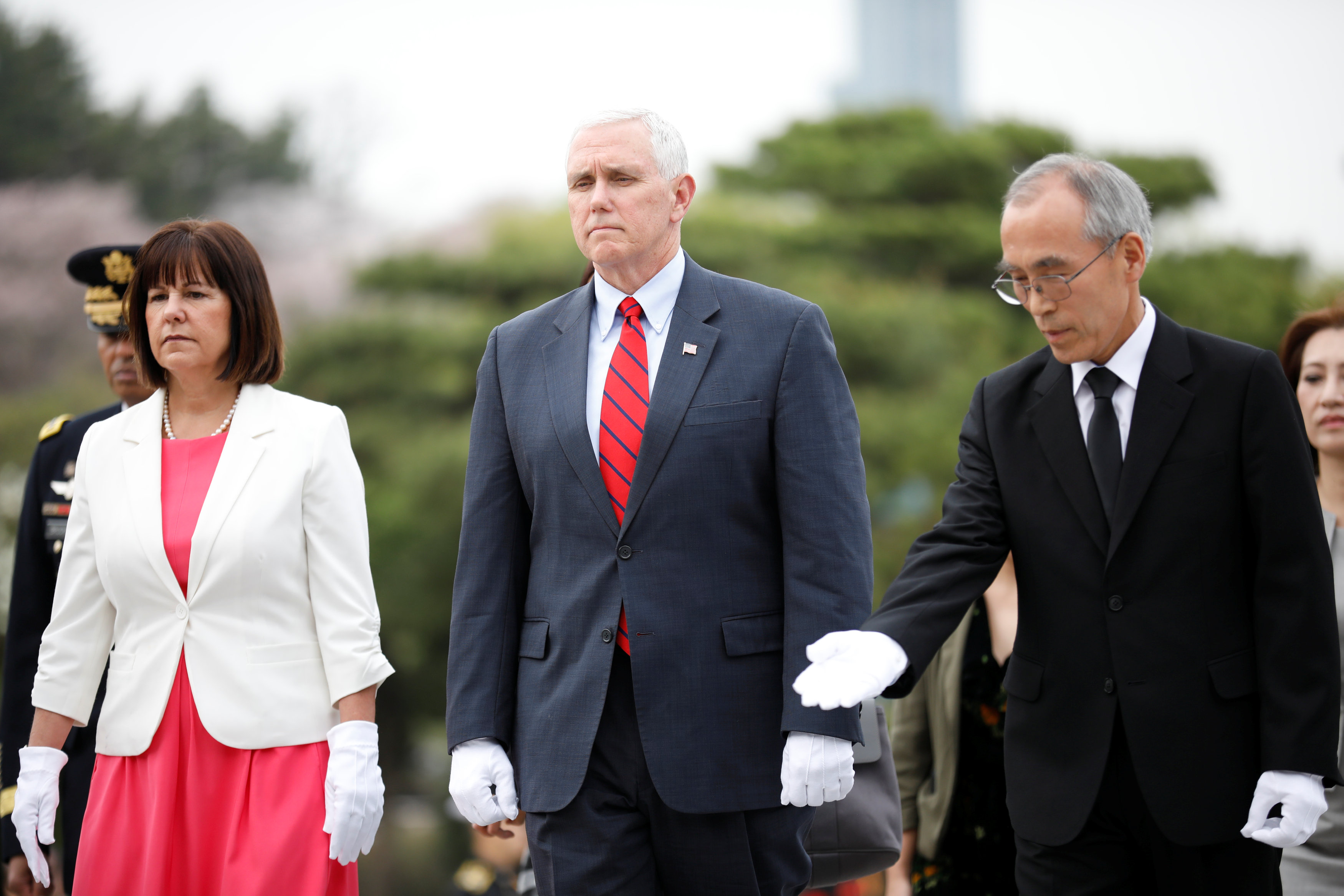جانب من وصول نائب الرئيس الامريكى مايك بينس برفقة زوجته