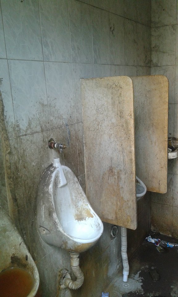 اهمال حمامات الموقف بدمياط (2)