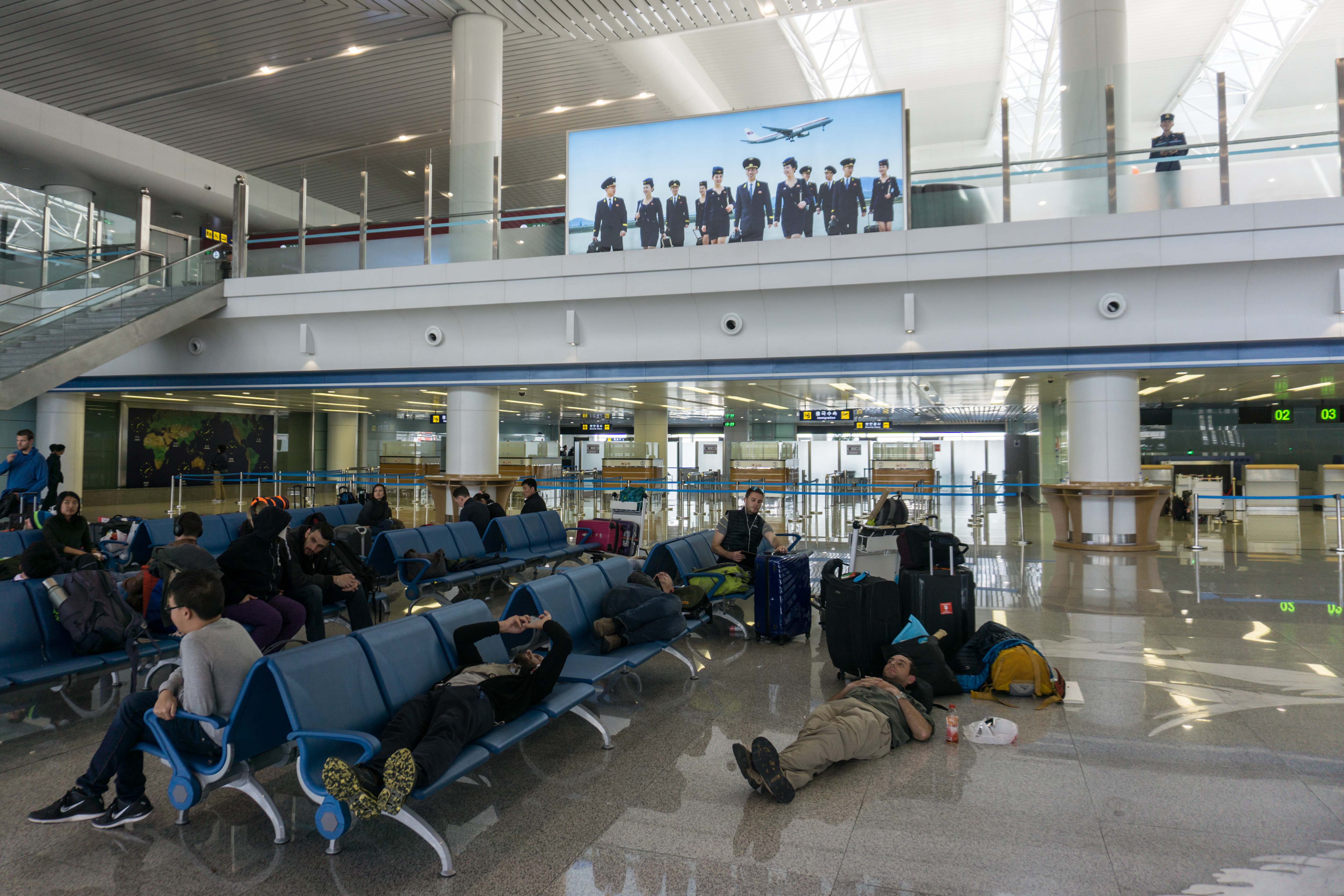 انتظار المسافرين فى مطار بيونج يانج