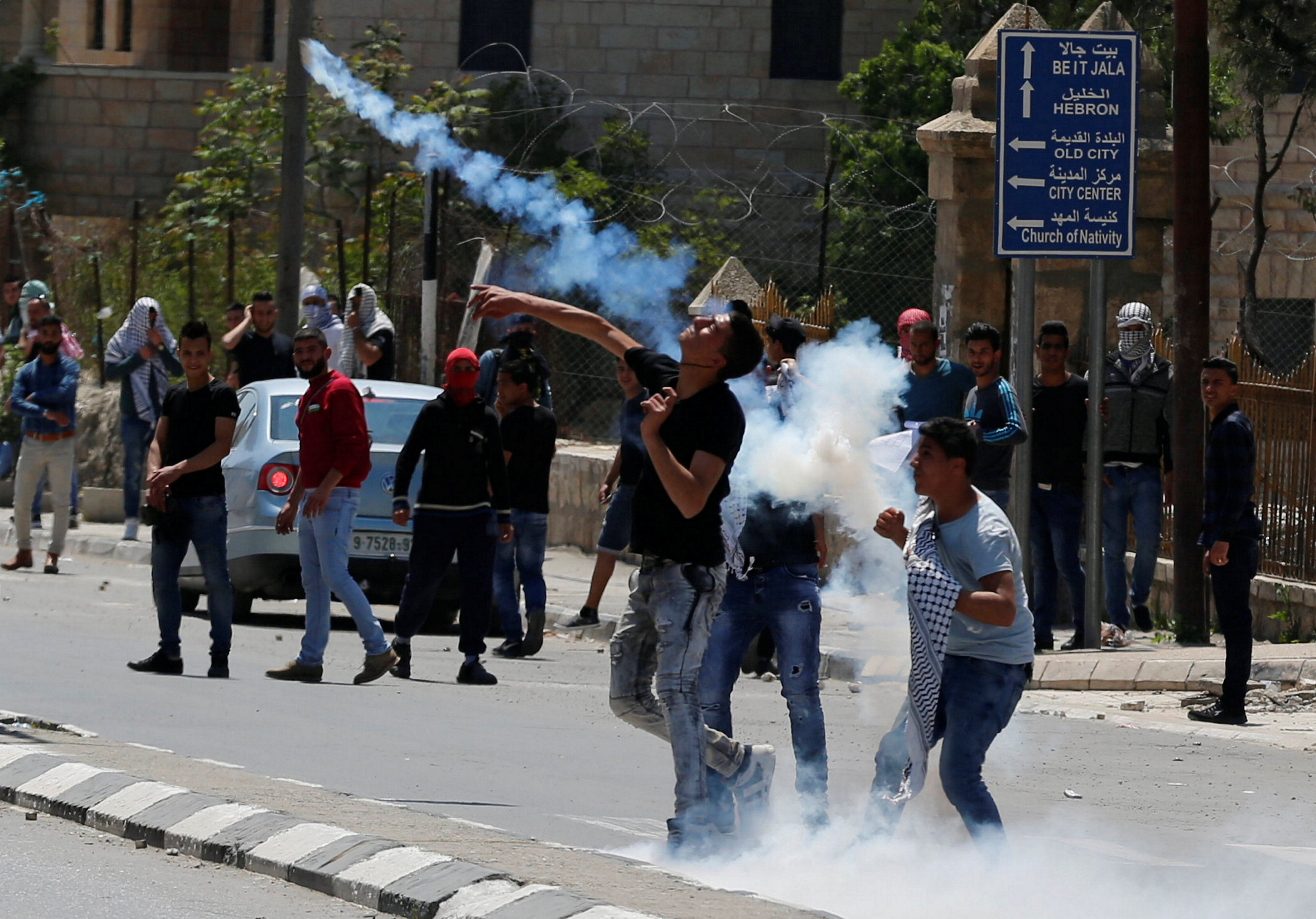 اشتباكات بين قوات الاحتلال ومتظاهرين