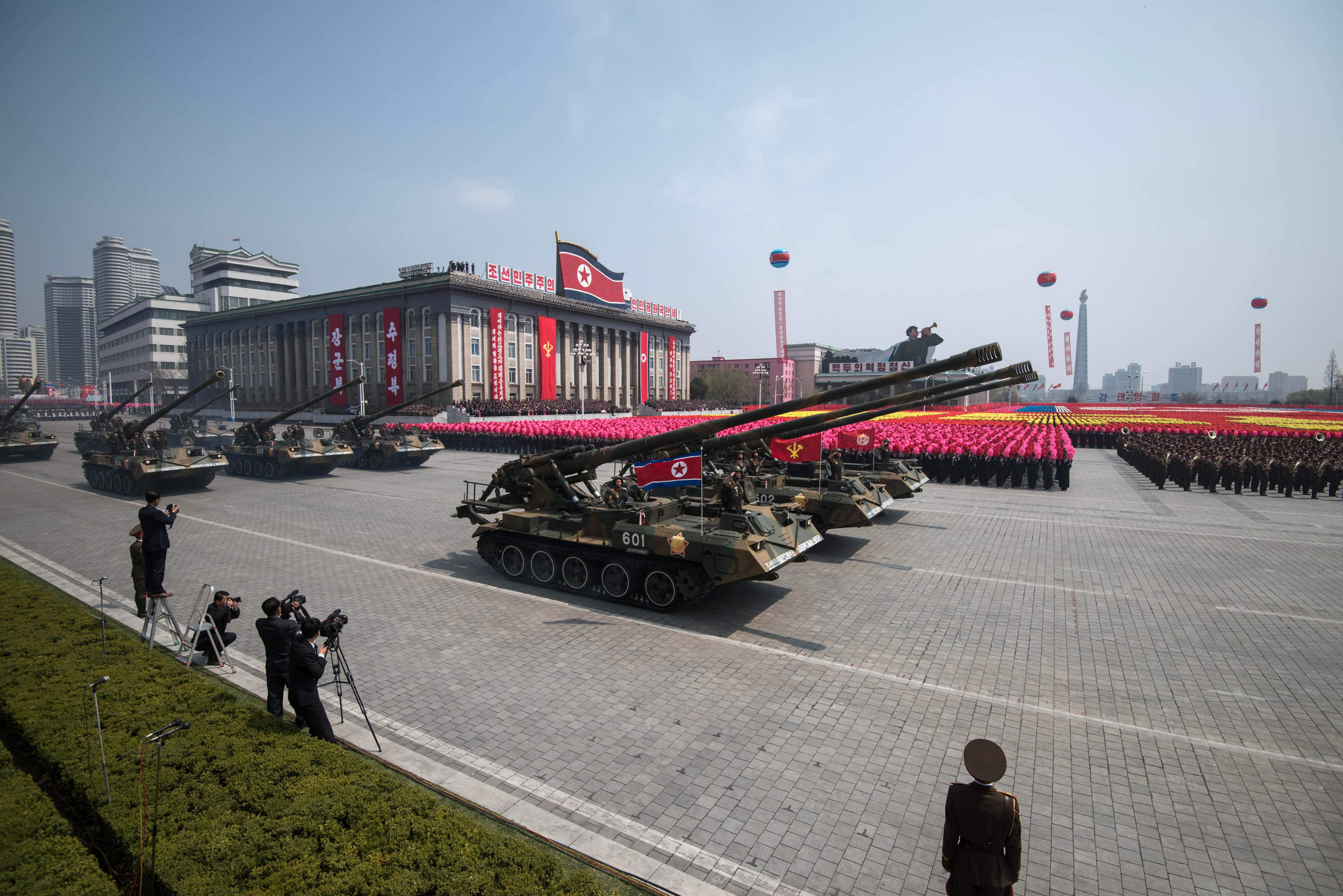 1346398-دبابات-الجيش-الكورى-الشمالى-خلال-عرض-عسكرى