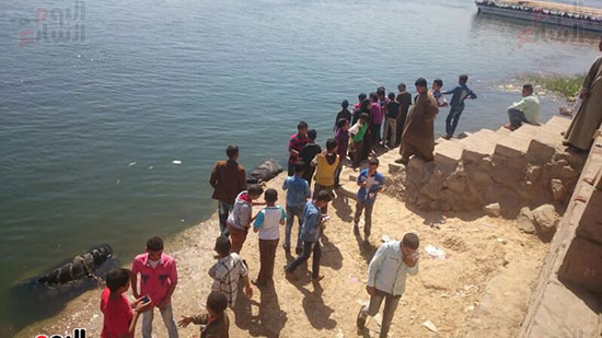 تجمع الأطفال بكورنيش النيل للاحتفال بشم النسيم