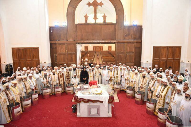 البابا تواضروس يصلى قداس شم النسيم بدير الأنبا بيشوى فى وداى النطرون (2)