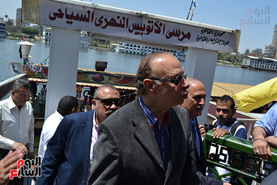 محافظ القاهرة فى مرسى الاتوبيس النهرى ببولاق
