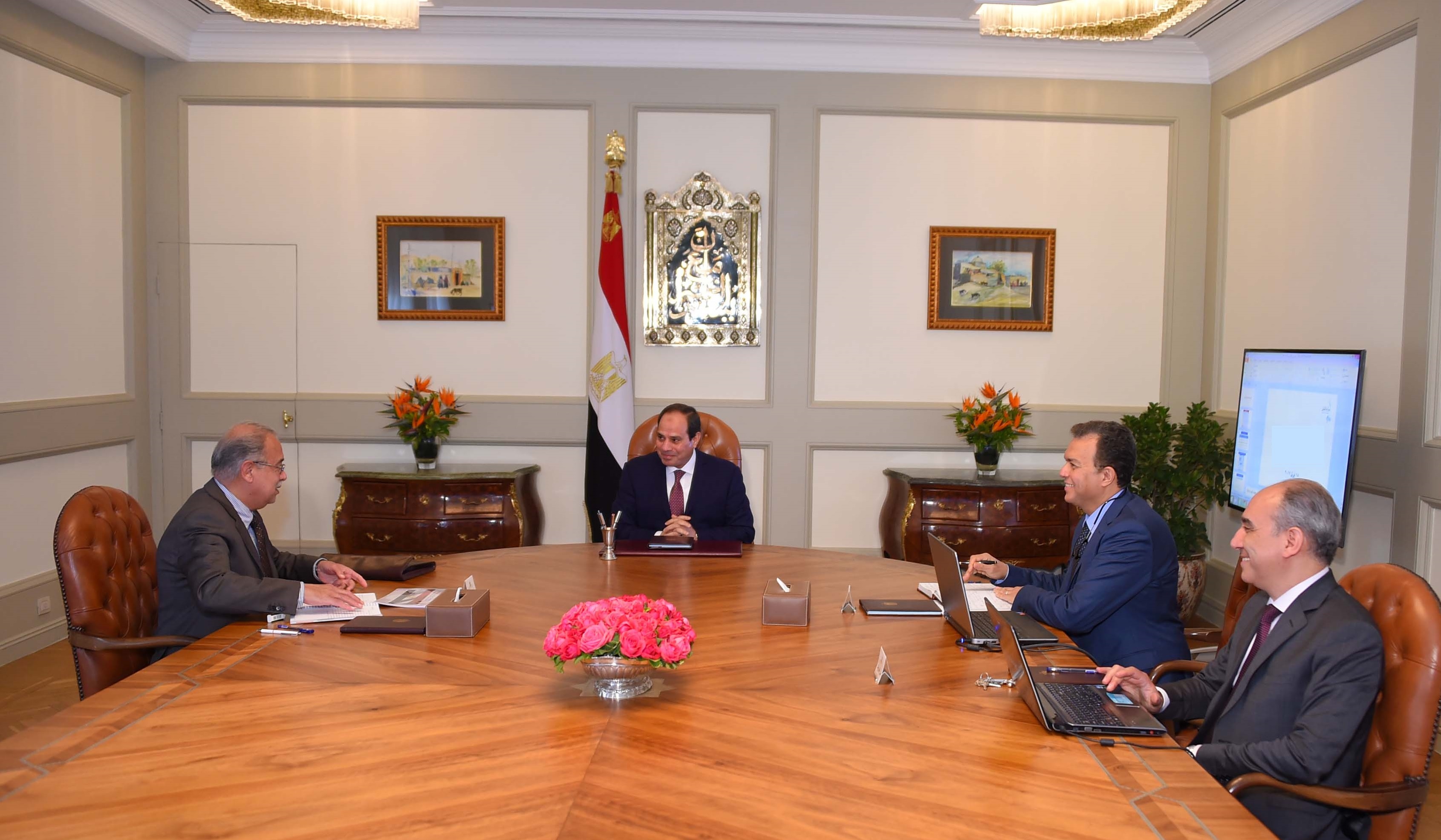 السيسى وهشام عرفات و شريف اسماعيل (2)