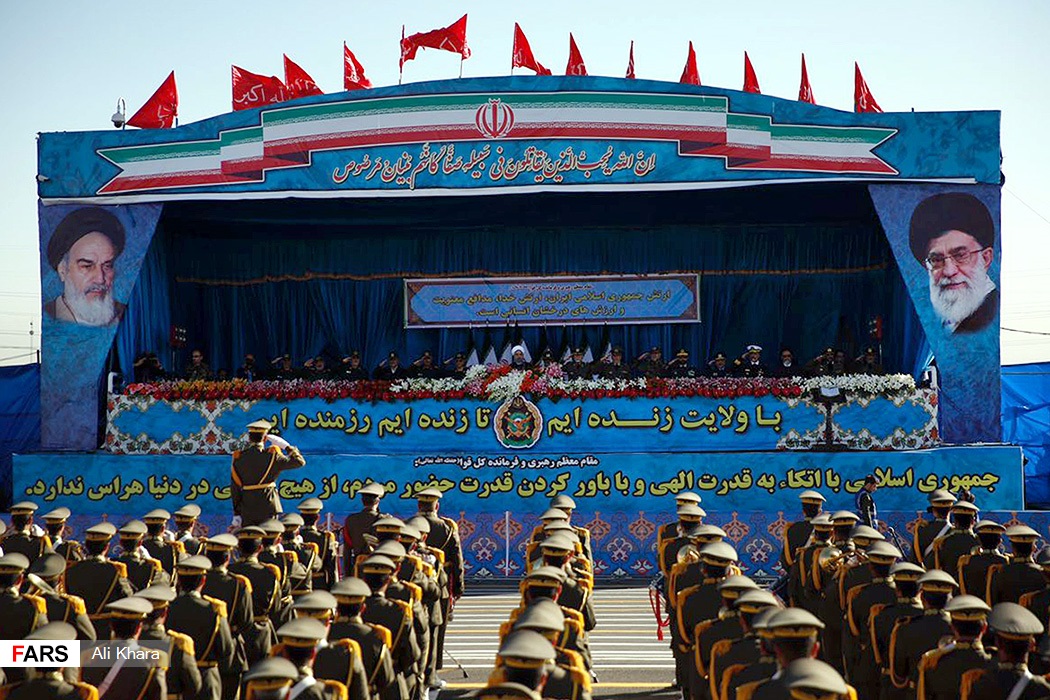 احتفال إيران بيوم الجيش