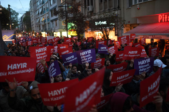 احتجاجات واسعة ضد نتائج الاستفتاء فى تركيا