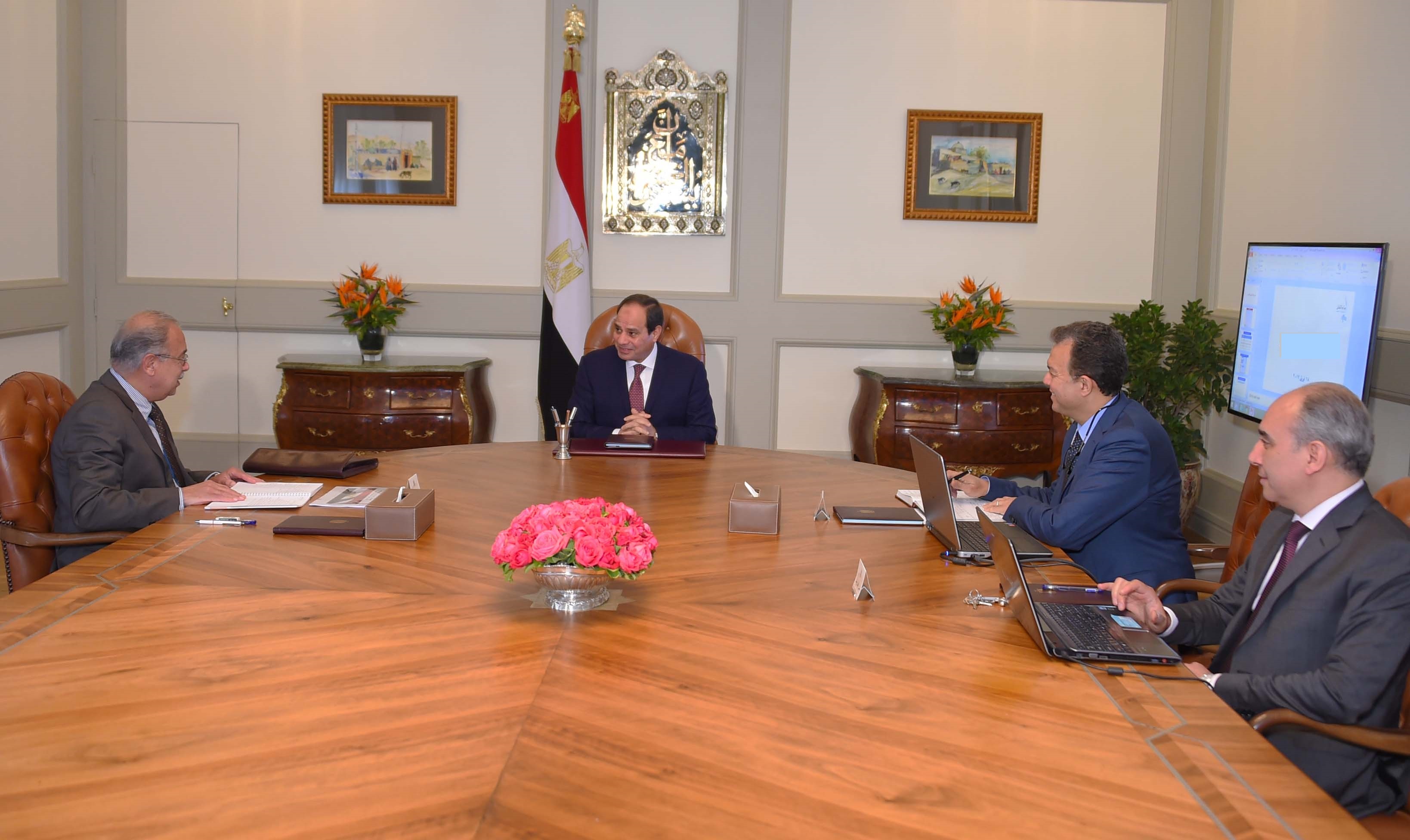 السيسى وهشام عرفات و شريف اسماعيل (1)