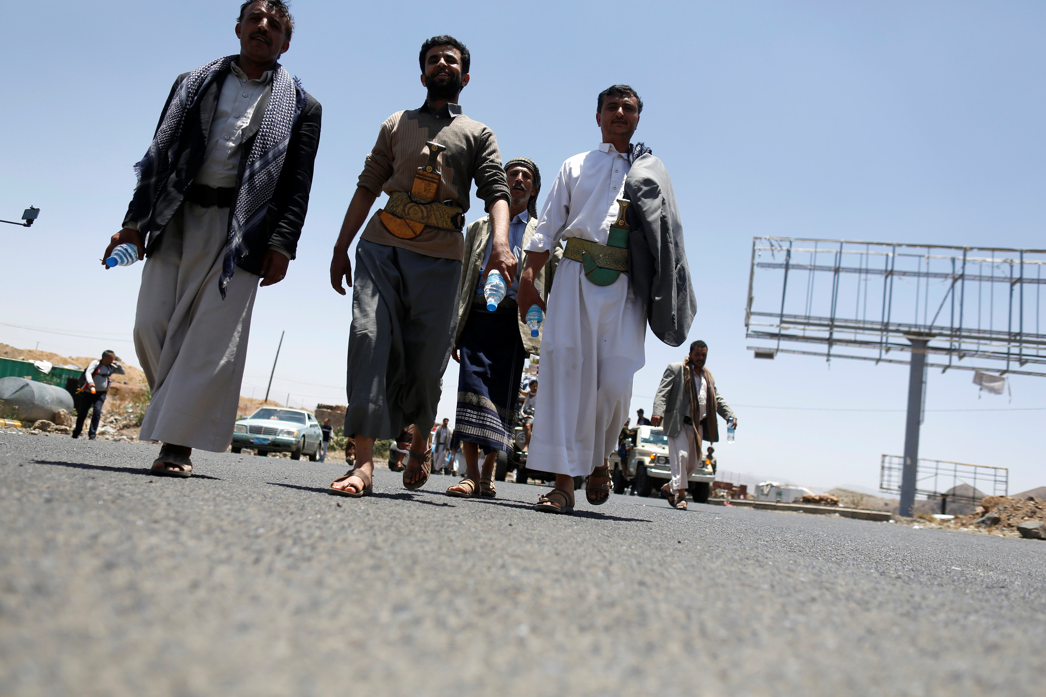 يمنيون يحتجون على العنف فى اليمن