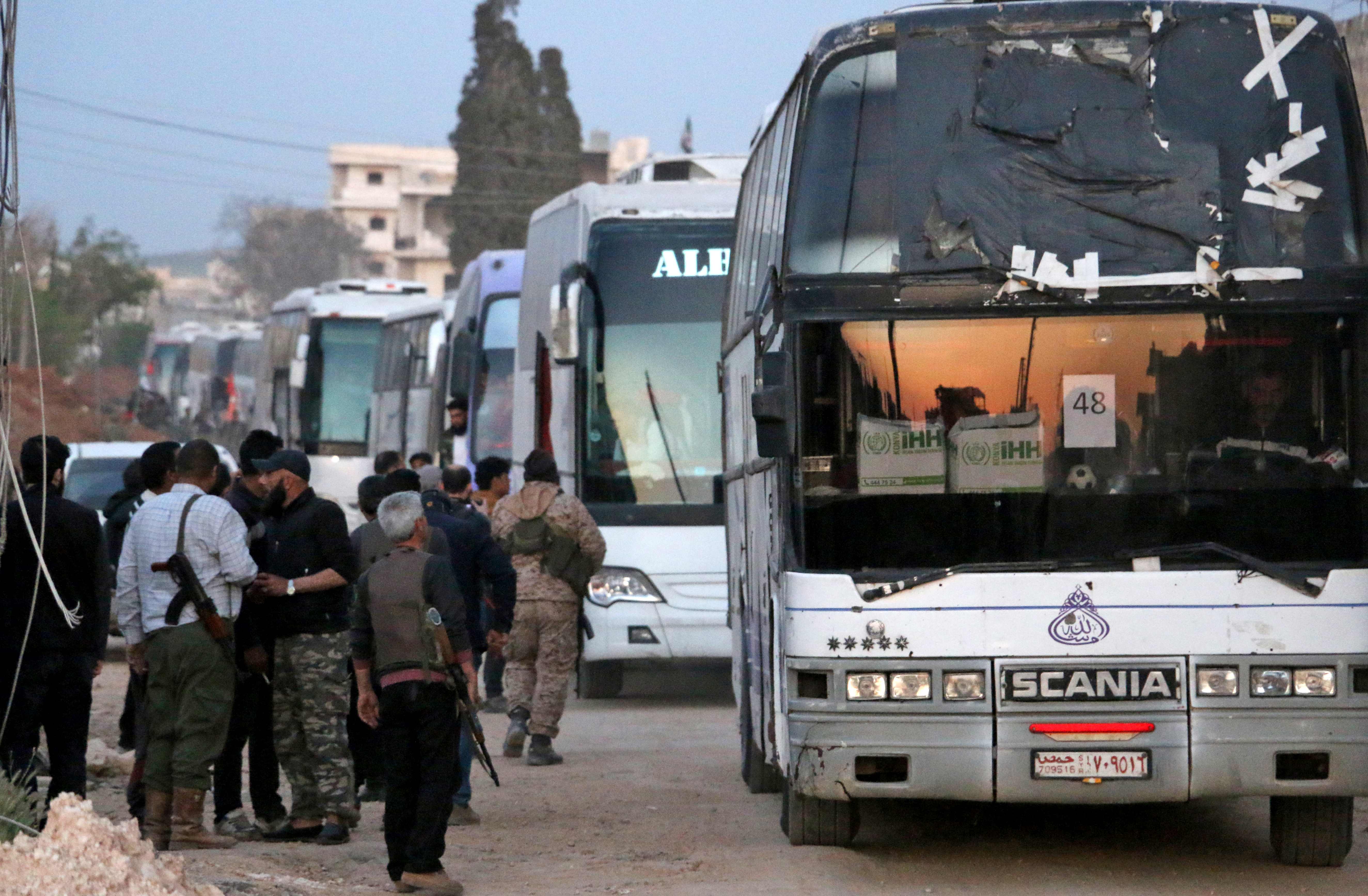بدء إجلاء سكان بلدات سوريا المحاصرة