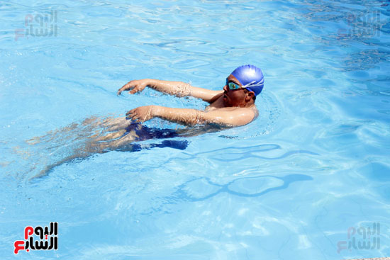 السباحة يوميا جزء من التجهيز البدني