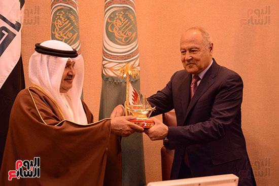  نائب رئيس وزراء البحرين والأمين العام للجامعة العربية