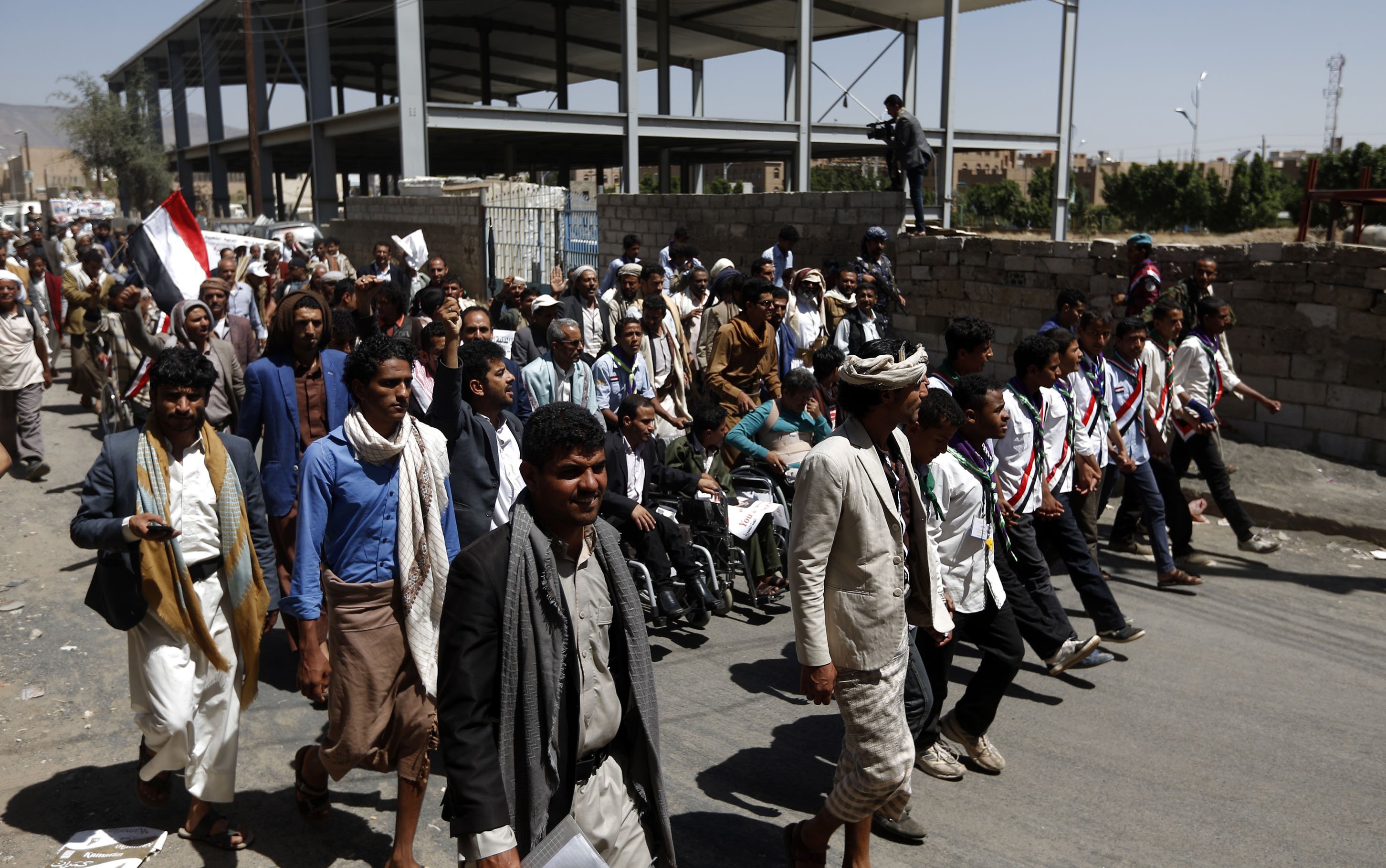 مسيرة على الأقدام تندد بالحرب فى اليمن
