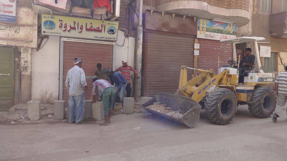 جانب من حملات تطوير شارع أحمد عرابي بالاقصر