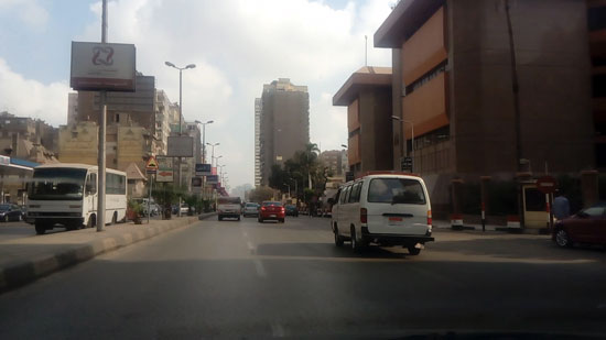 النشرة المرورية.. كثافات متحركة أعلى محاور القاهرة والجيزة (2)