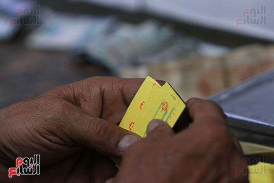 التذكرة فى يد الصراف