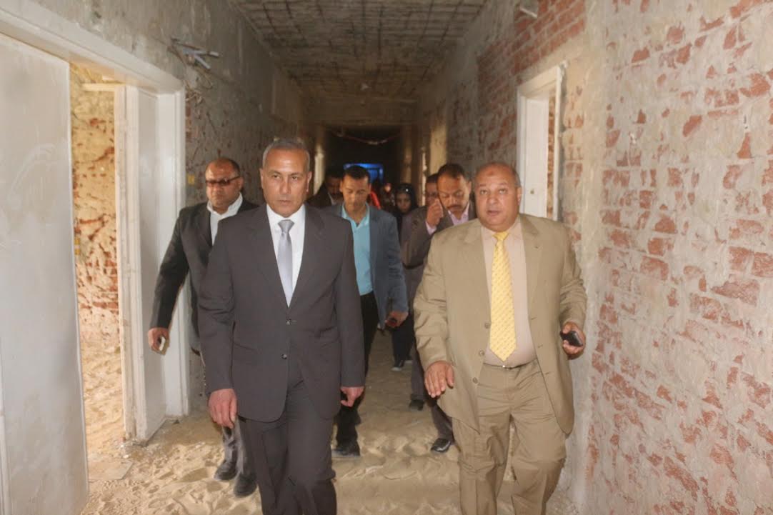 حامد يتفقد أعمال التطوير بمستشفى السويس العام