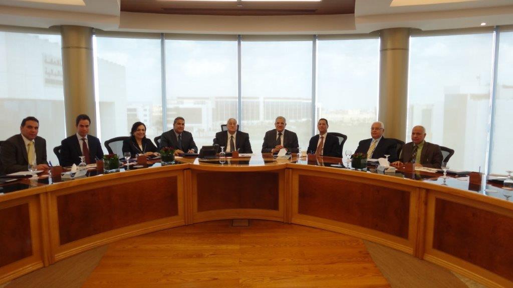 الرئيس السابق عدلى منصور يراس اجتماع مؤسسة البورصة