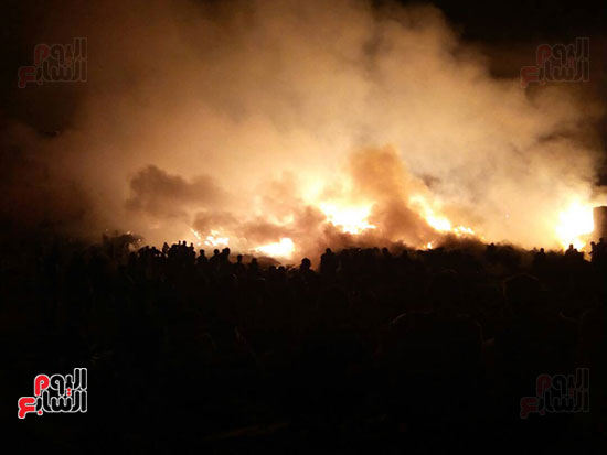 النيران المشتعلة بمصنع كتان بقرية شبراملس