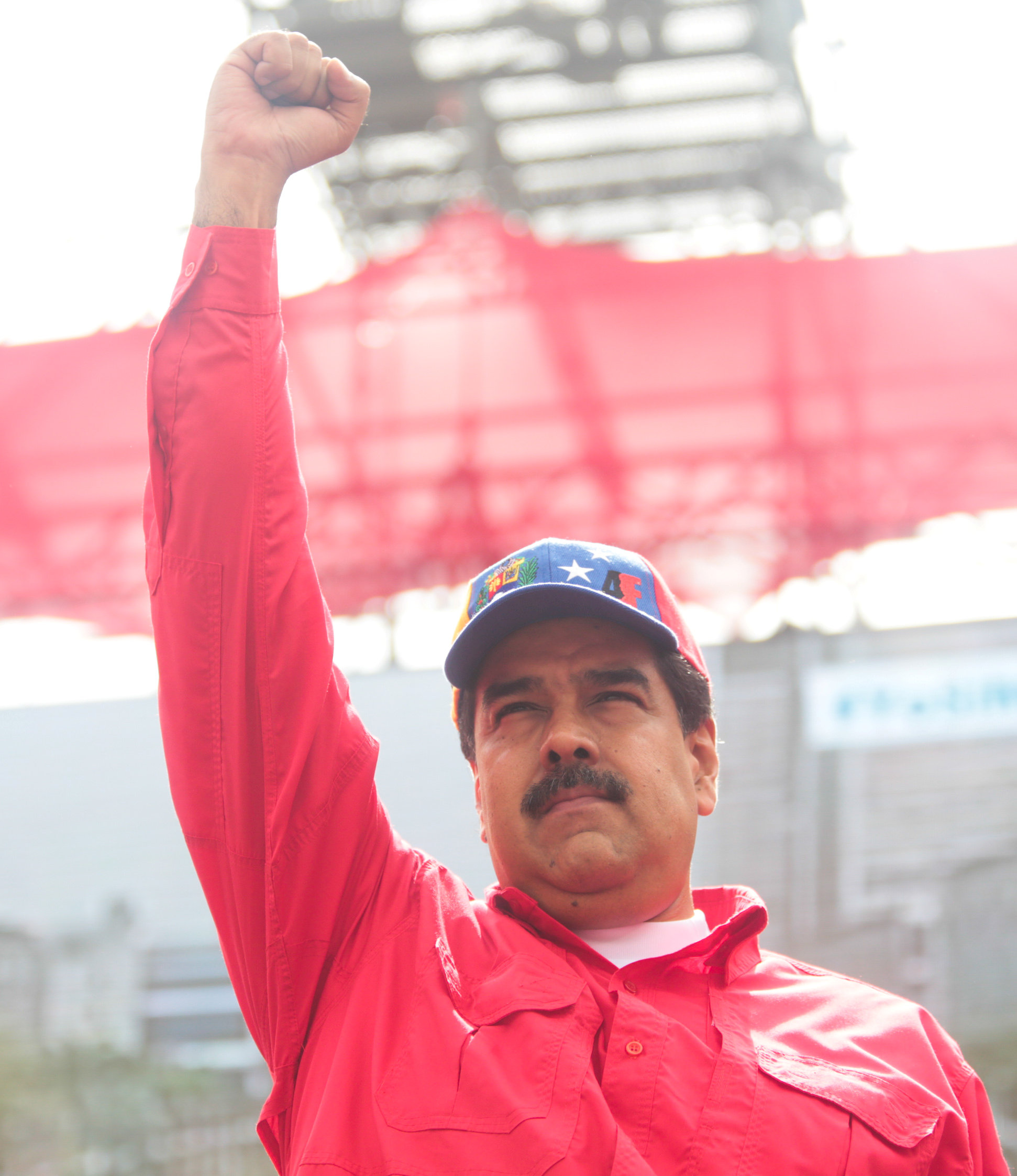 الرئيس الفنزويلى نيكولاس مادورو أمام حشد من مؤيديه