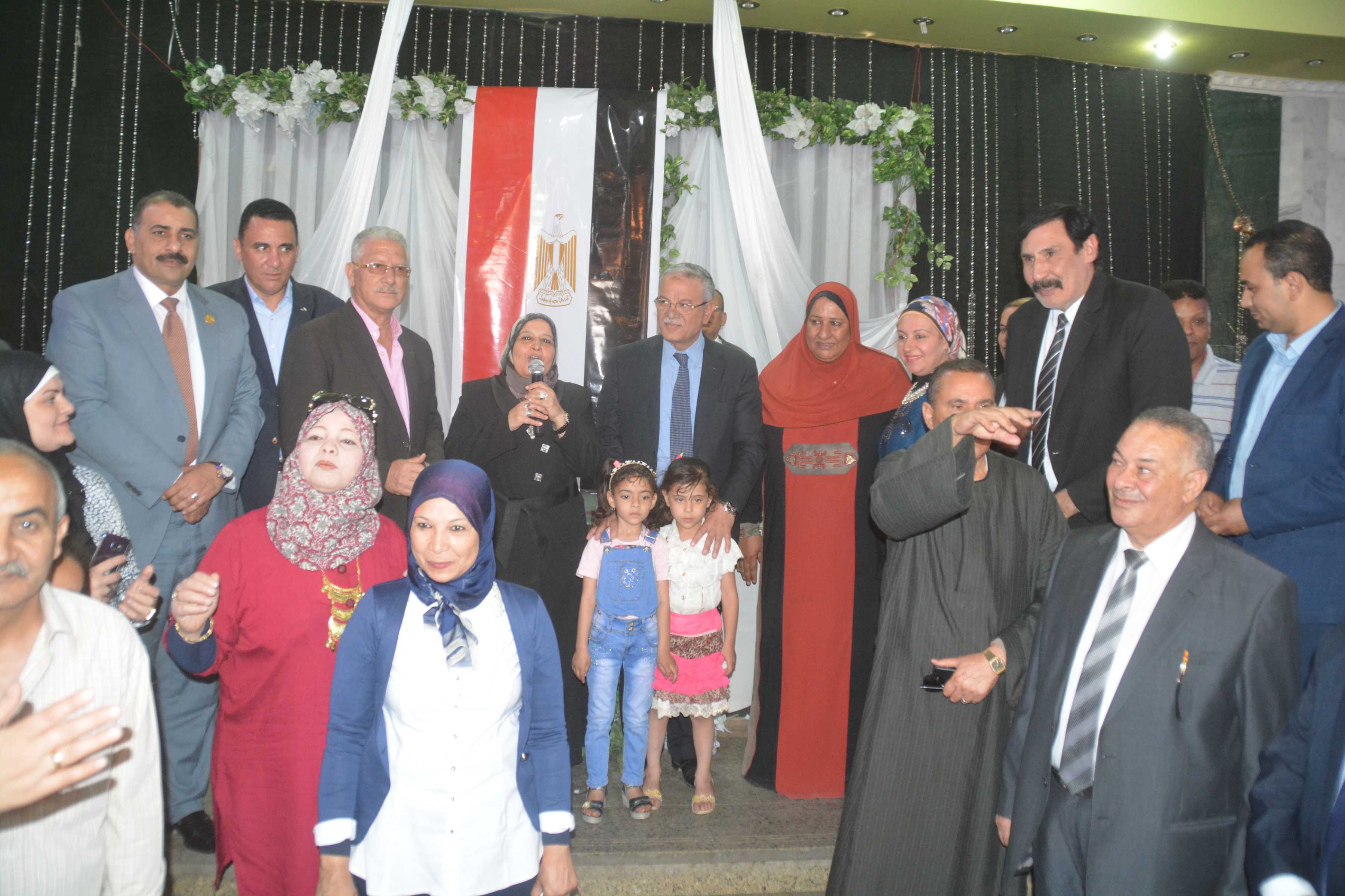 محافظ المنيا يشهد إحتفالية إحدى الجمعيات الخيرية بيوم اليتيم (9)