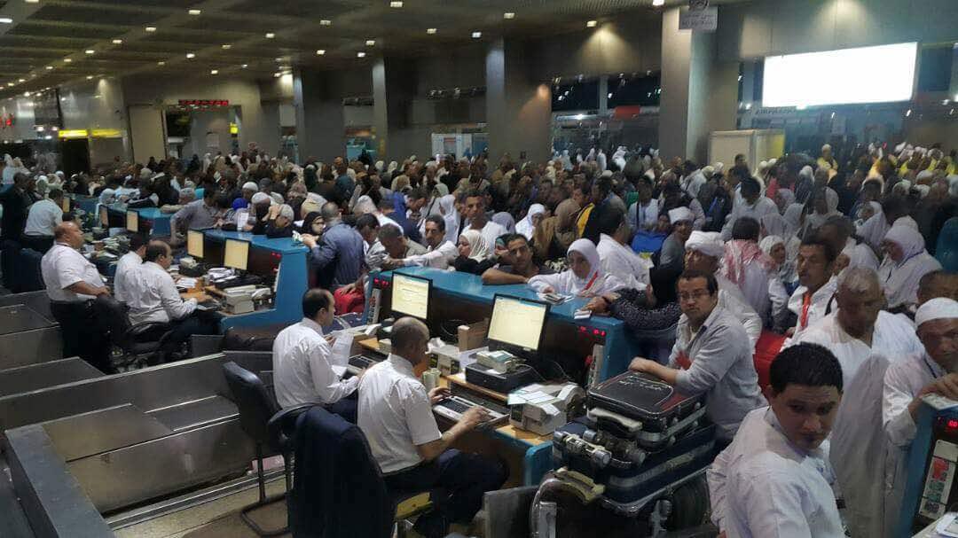 إنتهاء أزمة المعتمرين بمطار القاهرة 