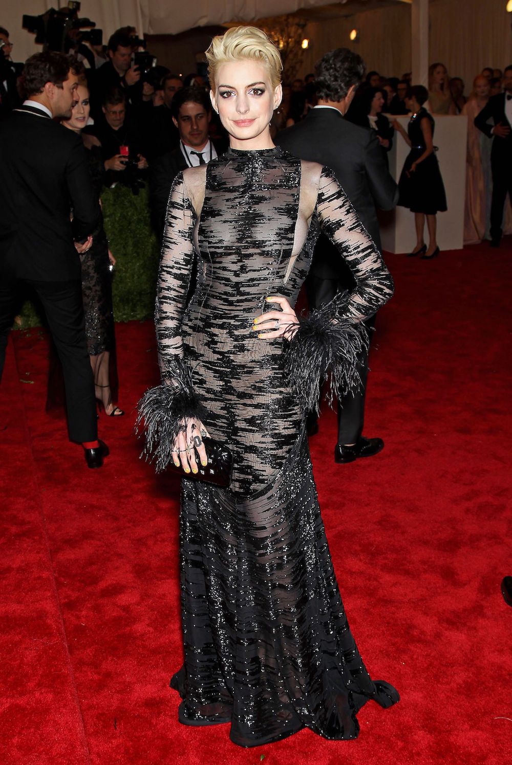 آن هاثاواى عام 2013 بفستان مميز من Valentino آن هاثاواى عام 2013 بفستان مميز من Valentino