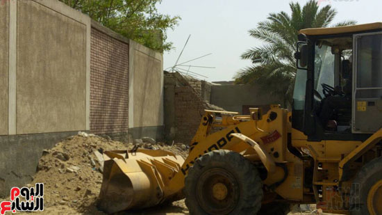 شركة الصرف الصحى بالقاهرة تسترد 2500 متر أرض بعد التعدى عليها  (6)